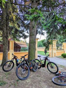 Pauza MTB grupe u manastiru Grgeteg | eMTB.rs
